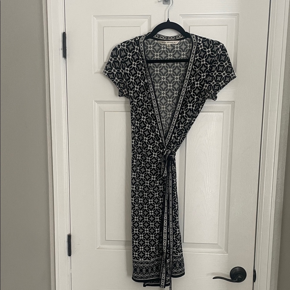 Elegant Black and White Patterned Dress